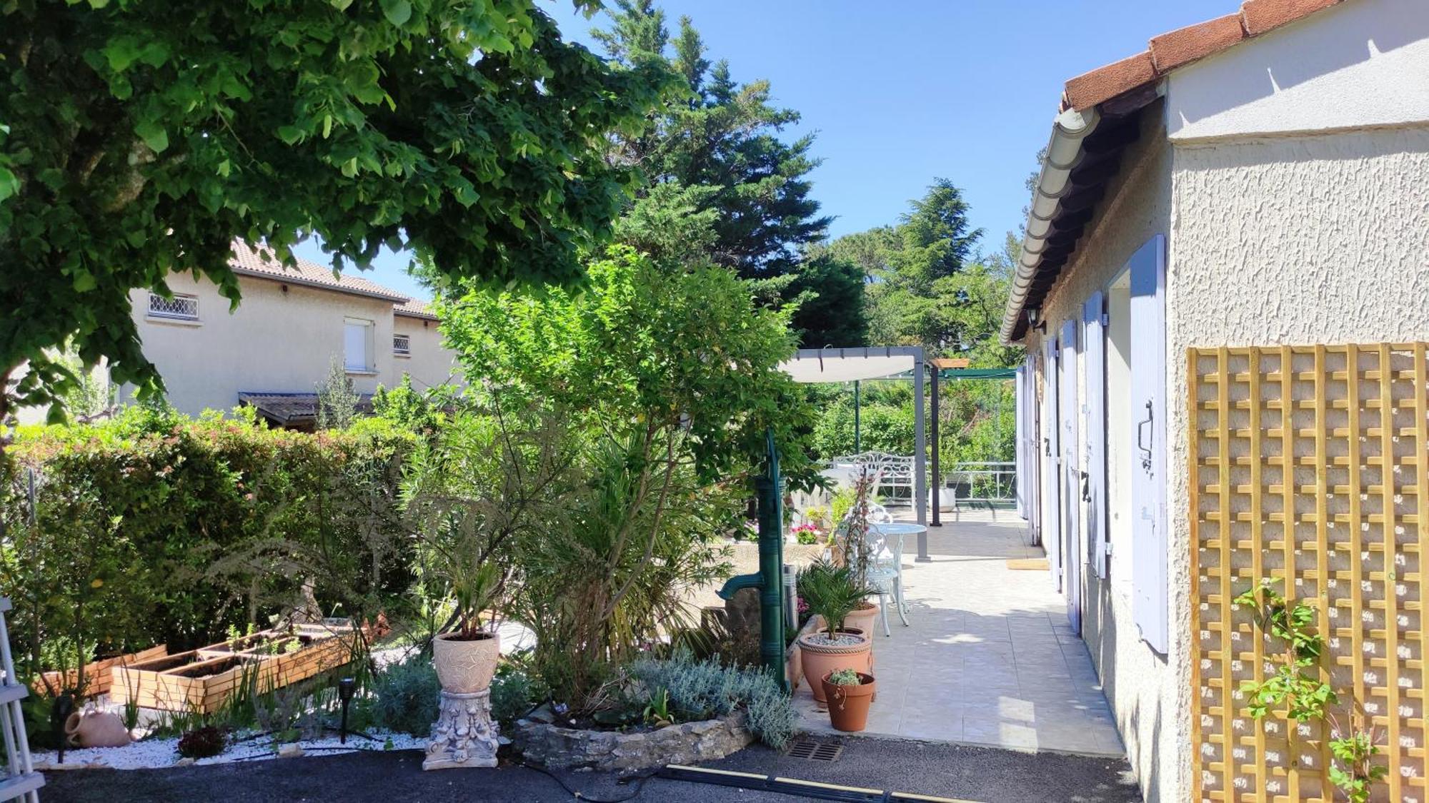 Le Jardin Des Rocailles - Villa 4 Chambres Climatisee Avec Piscine A Deux Pas D'Avignon Villeneuve-lès-Avignon Εξωτερικό φωτογραφία